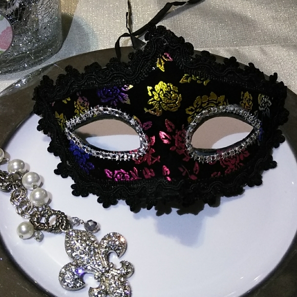 🌟NEW SEXY VELVET IRIDESCENT FLORAL MASK - Picture 4 of 6